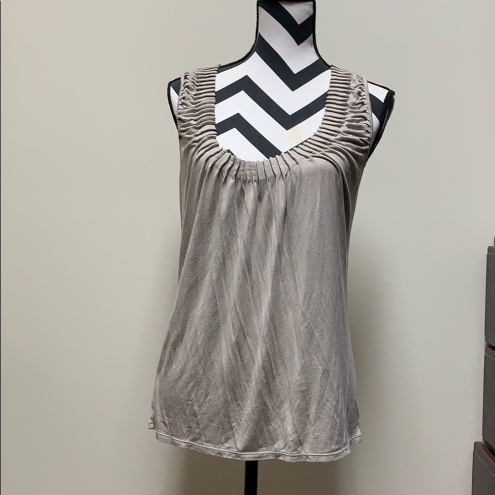 Elite Tahari top